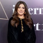 Kinda Alloush Instagram – سعيدة وممتنة لتكريمي في مهرجان القاهرة الدولي للفيلم القصير.. بعد تميز ونجاح فيلمي نزوح والسباحتان.. تكريم أقدره واعتز به خصوصاً وانه جاء إلى جانب تكريم الأساتذة يسري نصرالله وماريان خوري.. وسعادتي أكبر بنجاح المهرجان واستمراريته للدورة الرابعة ليكون فضاء للشباب الموهوبين الذين يمتلكون الشغف وتنقصهم الإمكانيات ليبدأوا رحلتهم في عالم الإخراج السينمائي.. شكراً لصديقي الناقد والمؤلف أحمد شوقي لتقديم التكريم.. وتحية لكل القائمين على المهرجان وتمنياتي بدورة ناجحة ومميزة 🙏🙏❤️❤️❤️ @shawforlife @cairo_short_film_festival
Makeup by @zeinaelnaggar
Jewelry by @nadosjewellery @villababoushka