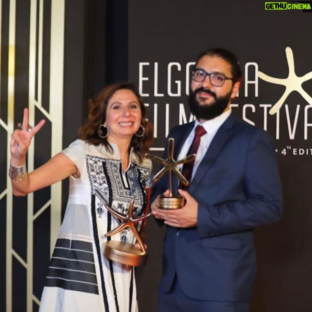Kinda Alloush Instagram - مع انتهاء الدورة الرابعة للمهرجان الجونة السينمائي بشكر إدارة المهرجان والقائمين عليه لتقديمهم دورة ناجحة ومحترمة على مستوى عالي من التنظيم والاحترافية رغم الظروف الصعبة التي يمر بها عالمنا.. شكراً لتقديمهم لربيرتوار أفلام غاية في الأهمية ولتكريمهم لقامات كبيرة في مجال صناعة السينما ولتنظيم ندوات فكرية وفنية شديدة الأهمية ولتقديم الدعم لصناع الأفلام والمبدعين الشباب من خلال منصة سيني جونة سعدت بالعمل مع لجنة تحكيم الأفلام القصيرة وسعادتي أكبر بالجوائز التي قدمها المهرجان وحصل عليها صناع أفلام عرب وأجانب قدمو أفلام ذات رسائل انسانية نبيلة ولغة فنية عالية I would like to thank El Gouna Film Festival’s team and management for their hard work and impressive devotion to bring the festival's 4th edition to life despite all the challenging surroundings of the Covid-19 pandemic. The festival’s team managed to present yet another well-organized successful edition with a high level of professionalism. This year brought a significant repertoire full of great films accompanied by a number of events, including a celebration of many industry professionals and important artistic and discussion panels along with the CineGouna Platform, through which the festival showed its support to the talented young filmmakers. It was my absolute pleasure to be part of the Short Film jury, and I’m truly happy for all the international and Arab filmmakers who went home winners this year after presenting some heart-touching films that tackle noble human issues. #Gff20 @elgounafilmfestivalofficial El Gouna, Red Sea