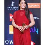 Kinda Alloush Instagram - ❤️❤️ Styling by @yasmineeissa Designer @doniaashrycouture Jewllery @lailawahbajewelry Makeup by @by_maiayman Photo credit to @karim_abdelaziz_photography Hairdresser @haithamdahab00 #Gff20 @elgounafilmfestivalofficial El Gouna, Red Sea