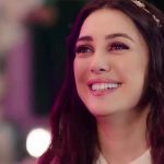 Kinda Alloush Instagram - لكل الي ماتابع مسلسل #ضي_القمر بإمكانكم تتابعوا الحلقات كاملة وبدون فواصل على منصة @watchitmena 😍 شكر كبير لكل الي رافقوني طول فترة التصوير واهتموا بمظهري واهتموا فيني شخصياً وهونوا علي تعب الشغل 😍❤️🥰 خبيرة التجميل @by_maiayman الستايلست @angie_neklawy الكوافور @haithamdahab00 #كندة_علوش #kindaalloush