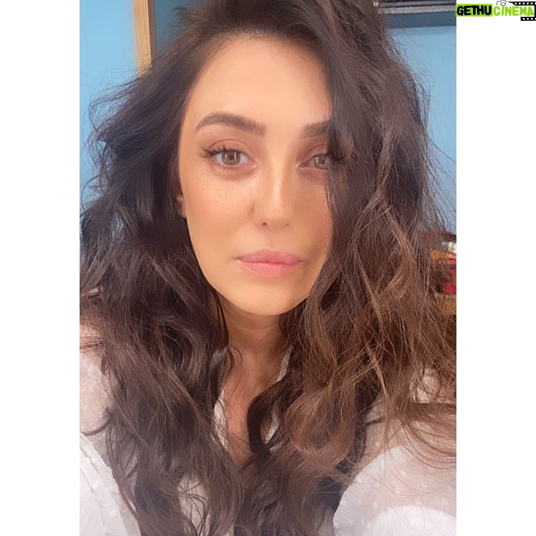 Kinda Alloush - 138.8K Likes - Playing with filters.. #فلتر #فلتر #فلتر 😃 الفضا وحش 😁
#noplasticsurgery #بدون_عمليات_تجميل 🤦🏻♀️
#ضي_القمر 🤍🤍🌚 #كندة_علوش