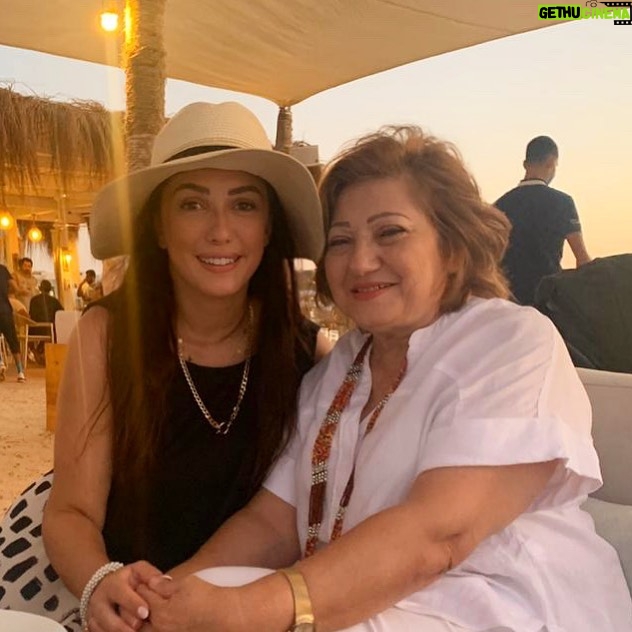 Kinda Alloush Instagram - كل عام وانت حبيبتي وتاج راسي.. 🎂🎂🙏🏻❤️ كل عام وانت جنبي سندي وأماني وبلدي.. حبيبتي الله يخليلنا ياكي انا وبدر وحيوتة وما يحرمنا منك 🙏🏻🙏🏻❤️❤️❤️😘😘😘