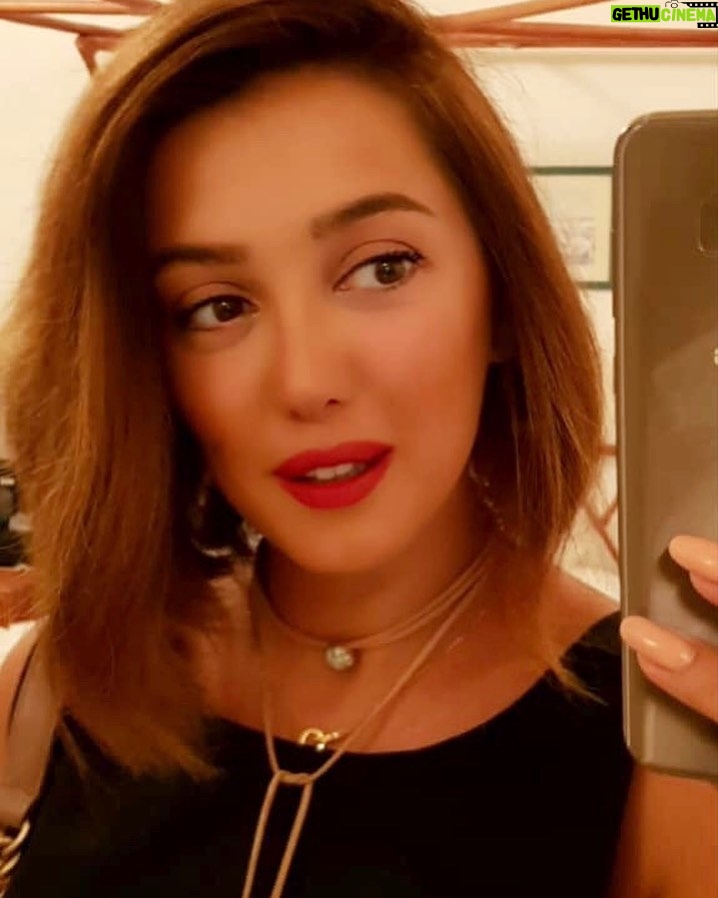 Kinda Alloush - 114.3K Likes - قصير وفاتح ولا طويل وغامق ؟؟ 🤔💇🏻♀️💇🏼♀️
#throwback (صورة قديمة )
#كندة_علوش