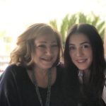 Kinda Alloush Instagram - مع حبيبة قلبي وروحي.. الله يخليها ويحفظها ❤️❤️🙏🏻 الصورة مو كتير واضحة بس حبيتا.. 😍 شو رأيكم؟ #كندة_علوش