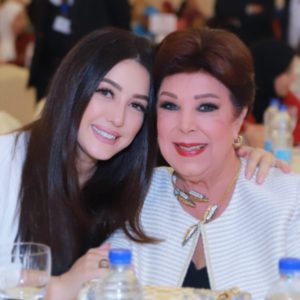 Kinda Alloush Instagram - حبيبة قلبي وحبيبة الكل كنا بندعي وبنصلي كل يوم تقوميلنا بالسلامة ونتطمن عليكي لكن قدر الله وماشاء فعل.. فراقك مؤلم والي مؤلم أكتر انك شخصية مش حتتكرر طيبتك وخفة دمك محبتك الكبيرة للناس وحبك للحياة والجمال وتمسكك الدائم بالسعادة الي كنت قادرة تنشريها في أي مكان بتكوني موجودة فيه.. الله يرحمك يا حبيبتي ويصبر قلب أميرة وروضة وكل عيلتك وأهلك وحبايبك اقروالها الفاتحة وادعوها بالرحمة.. 💔💔🙏🏻🙏🏻🙏🏻🙏🏻🙏🏻 #رجاء_الجداوي