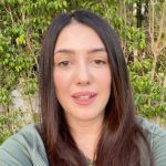 Kinda Alloush Instagram - بدأنا أنا والرائعة ريا أبي راشد والمفوضية العليا لشؤون اللاجئين تحدي الخير لمساعدة أكبر عدد ممكن من الأسر اللاجئة.. معا يمكننا صنع الفارق في حياة الكثيرين تبرعك يوفر لهذه الأسر المأوى والغذاء والمياه النظيفة، دعمك ينقذ الكثير من الأيتام والأرامل وكبار السن. لدينا 3 أيام للوصول إلى هدفنا. دعونا نضع ابتسامة على وجوه اللاجئين خلال العيد 76 دولار أميريكي تعني توفير المأوى والغذاء والمياه والدواء لعائلة لاجئة لمدة شهر 228 دولار أميريكي تعني توفير المأوى والغذاء والمياه والدواء لعائلة لاجئة لمدة 3 أشهر 536 دولار أميريكي تعني توفير المأوى والغذاء والمياه والدواء لعائلة لاجئة حتى نهاية العام للتبرع اللينك موجود في البايو في رمضان #خيرك_يفرق @rayaofficial @unhcr_arabic @voiceswithrefugees 🙏🏻💙💙💙 #everygiftcounts