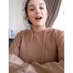Kinda Alloush Instagram - بالحجر الصحي ❤️ شكراً @rayan_habre @chantalbitar صوت عذب و حلو وكلمات ولحن أحلا #spreadlove #spreadart #spreadpositivity #corona #covid19 #quarantine