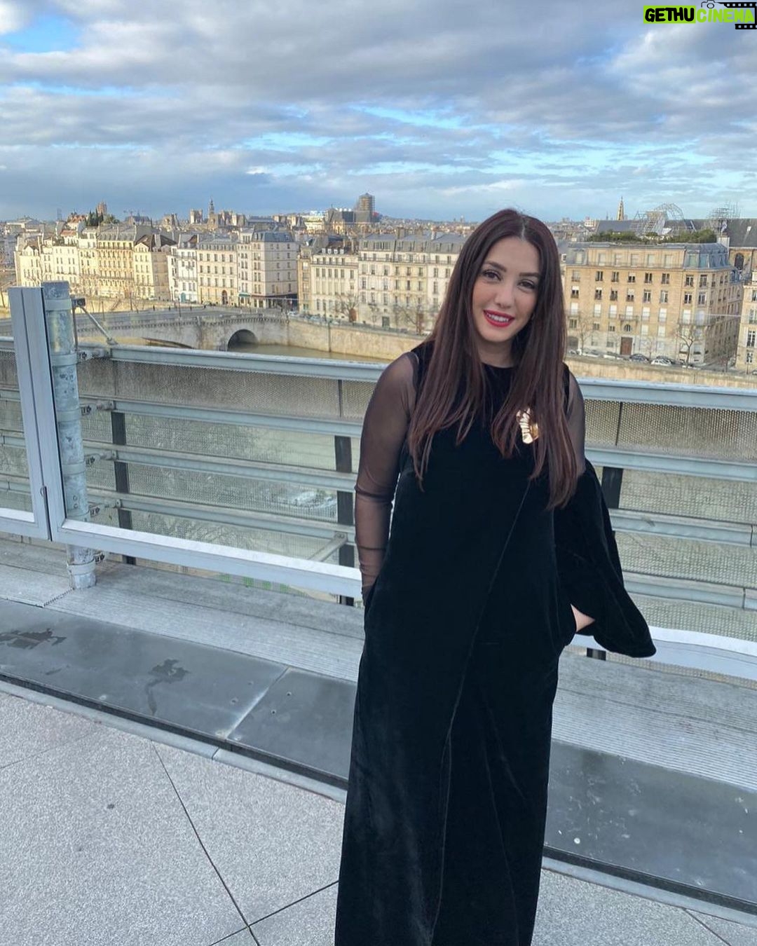 Kinda Alloush - 229.7K Likes - ❤️❤️ #paris
