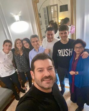 Kinda Alloush Instagram - A Paris avec la famille ❤️❤️❤️
ولاد خالي الصغار صارو اطول مني 🤦🏻‍♀️🤦🏻‍♀️