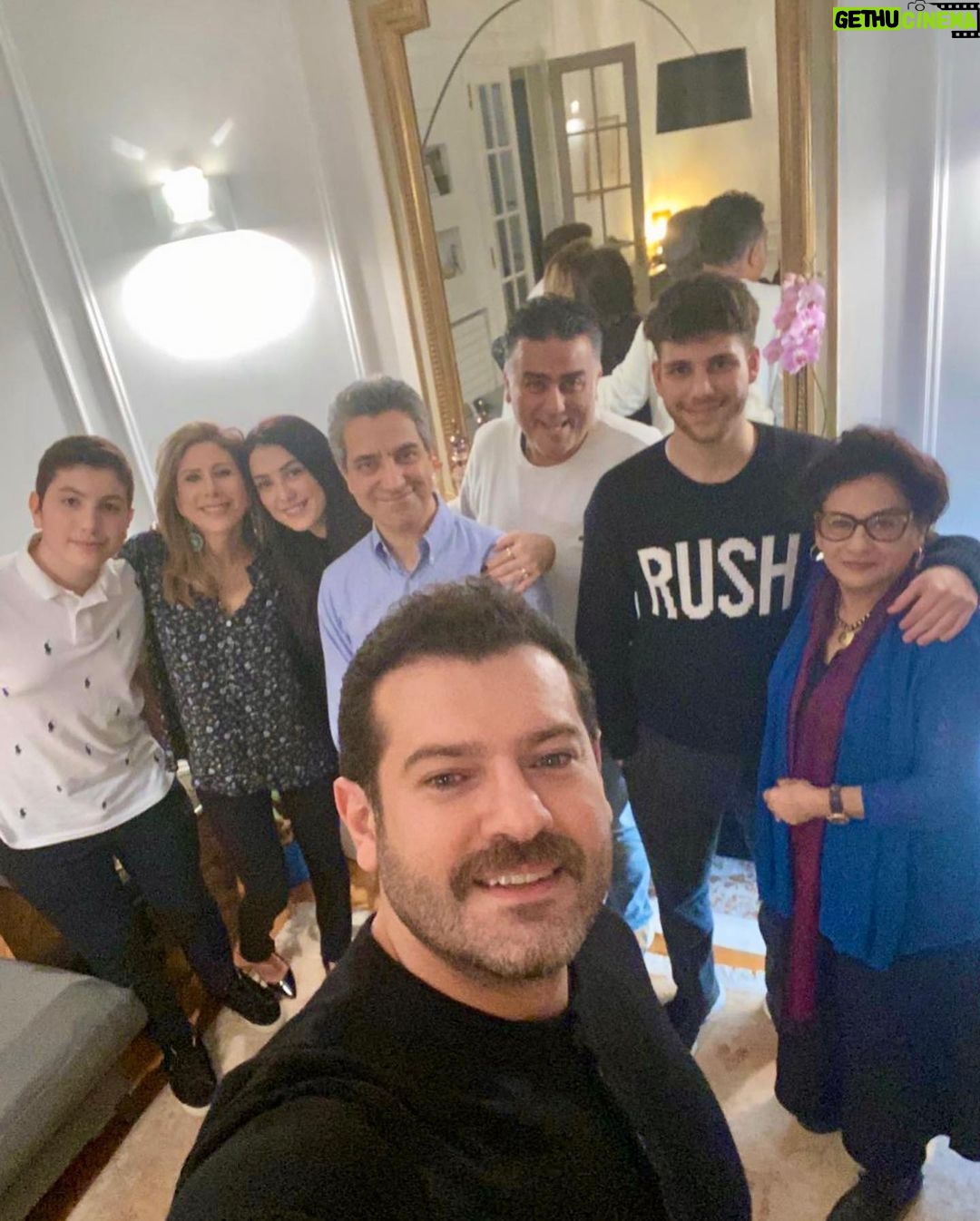 Kinda Alloush - 136K Likes - A Paris avec la famille ❤️❤️❤️
ولاد خالي الصغار صارو اطول مني 🤦🏻♀️🤦🏻♀️