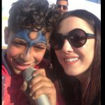 Kinda Alloush Instagram - شكراً @sharea_smile على اليوم الرائع الي قضيتو معكم ومع أطفالنا الأيتام #shareasmile جمعوا أكتر من ٦٠٠ طفل يتيم احتفلو معهم ووزعوا عليهم ألعاب وهدايا وعملوا مجهود جبار عشان يسعدوهم ويدخلو الفرحة لقلوبهم شكراً للأطفال الرائعين الي عطوني طاقة إيجابية وحب كبير وفرح شكراً لكل إنسان بيحاول بأي شكل انو يسعد طفل ويدخل الفرحة لقلبو 😍😍❤️❤️❤️❤️❤️