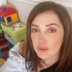 Kinda Alloush Instagram - الحمدلله رب العالمين رزقنا ب كريم عمرو يوسف.. 🙏❤️ كريم وصل الدنيا قبل موعده بتلات شهور تقريباً في أول الشهر السابع وقعد في الحضانة وقت طويل لان حجمه كان صغير وكان لازم نتطمن على تنفسه وقلبه وتفاصيل تانية كتير.. كانت فترة صعبة جداً عليه وعلينا.. بس الحمدلله عدت على خير وكريم شرف بيته من فترة ووضعه الصحي صار أحسن بس لسه محتاج متابعة ورعاية واهتمام الي مروا بتجربة مشابهة اكيد بيعرفو الإحساس.. الحمدلله الف مرة.. الله يحفظ كريم ويخليه والله يخليلكم ولادكم ولا يوجع قلب أم أو أسرة على طفلها 🙏🙏🙏 شكراً للأطباء الي كانو أكتر من أهل وساعدونا نعدي الفترة الي فاتت بأمان وصحة شكراً للصديق الأخ الدكتور اسماعيل أبو الفتوح شكراً لطبيبة الأطفال الرائعة الدكتورة أميرة ادريس لرعايتها واهتمامها الشديدين وشكر خاص لصديق العائلة الدكتور محمد عمر @dr.ismailaboulfoutouh1