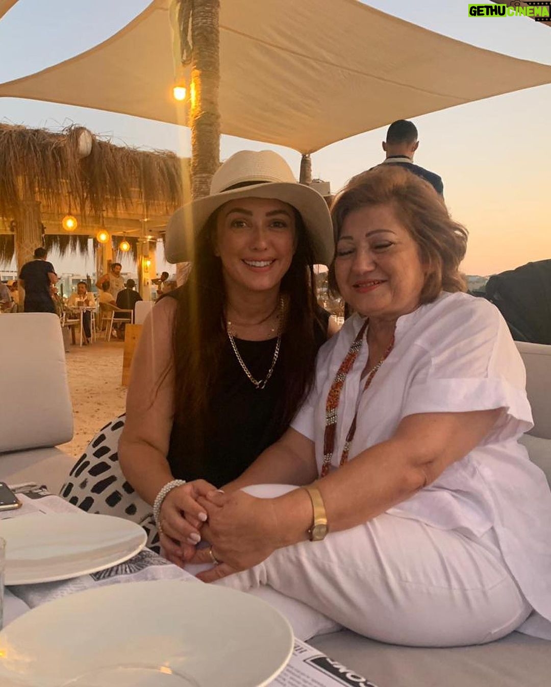 Kinda Alloush Instagram - الله يحفظلي ياكي يارفيقتي وياروحي يا أحن وأحسن أم بالدنيا ❤️❤️🙏🙏 الله بخلي أمهات الجميع ويحفظن 🙏🙏