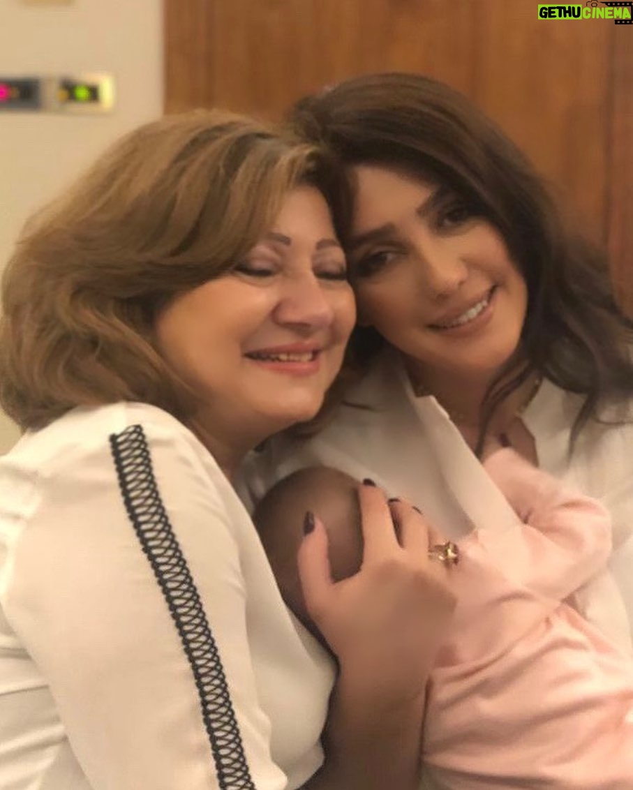 Kinda Alloush Instagram - الله يحفظلي ياكي يارفيقتي وياروحي يا أحن وأحسن أم بالدنيا ❤️❤️🙏🙏 الله بخلي أمهات الجميع ويحفظن 🙏🙏