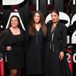 Kinda Alloush Instagram - لقطات من العرض الخاص لفيلم نزوح في مهرجان البحر الأحمر السينمائي.. سعيدة بردود الفعل الرائعة على الفيلم 🙏🙏❤️❤️ مع المخرجة سؤدد كعدان والنجم سامر المصري والنجم الواعد نزار العاني والمنتج يو فيه بحضور النجمة والصديقة صبا مبارك @soudade_kaadan @sameralmasri @its_nizar_alani @yufai.suen @sabamubarak @redseafilm