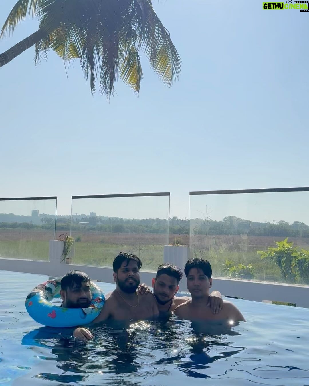 King - 366.7K Likes - .
👀
👅
