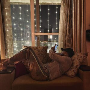 King Instagram - कहीं दूर जब दिन ढल जाए 🌧️📻🌃❤️
.
.
.
what’s your favourite song from classics era?