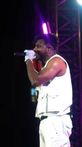 King Instagram - Hearing the crowd sing 'Tu Jaana Na Piya' out loud is truly the experience of a lifetime ❤️✨ @ifeelking #TuJaanaNaPiya #NewLife #King #Music #Concert #Live #Artist