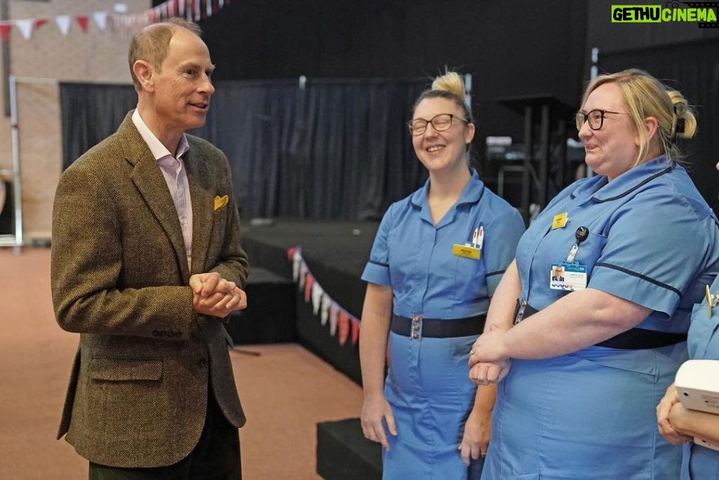 King Charles III of the United Kingdom Instagram - 🥊 The Duke and Duchess of Edinburgh were in Staffordshire yesterday, where they met volunteers, coaches and boxers at The Right Stuff project. Founded in 2009, the project aims to tackle youth crime and anti-social behaviour by engaging young people with competitive sport. At Rising Brook Community Church, Their Royal Highnesses heard more about the resources which the church is providing for the local community. The Duke and Duchess helped prepare food for distribution at the church’s food bank and met local people who use the centre’s services. These include a baby and toddler group, craft classes and youth activities.