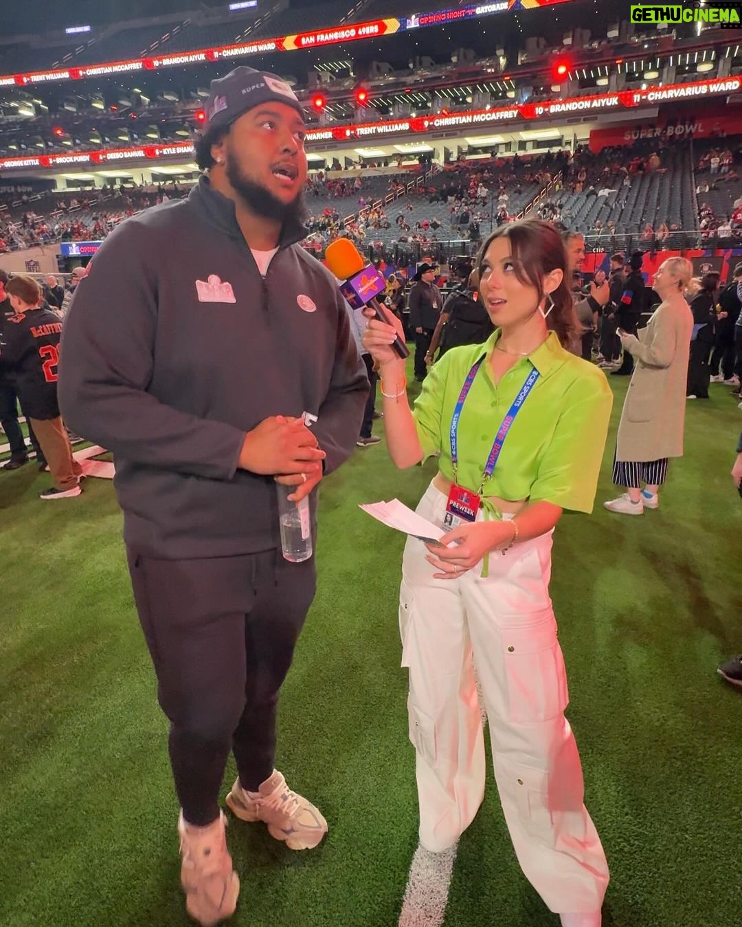 Kira Kosarin Instagram - reporting live from Las Vegas for #SuperbowlLVIII #SBOpeningNight w @nickelodeon & @cbstv 🫡🏈💚 Allegiant Stadium