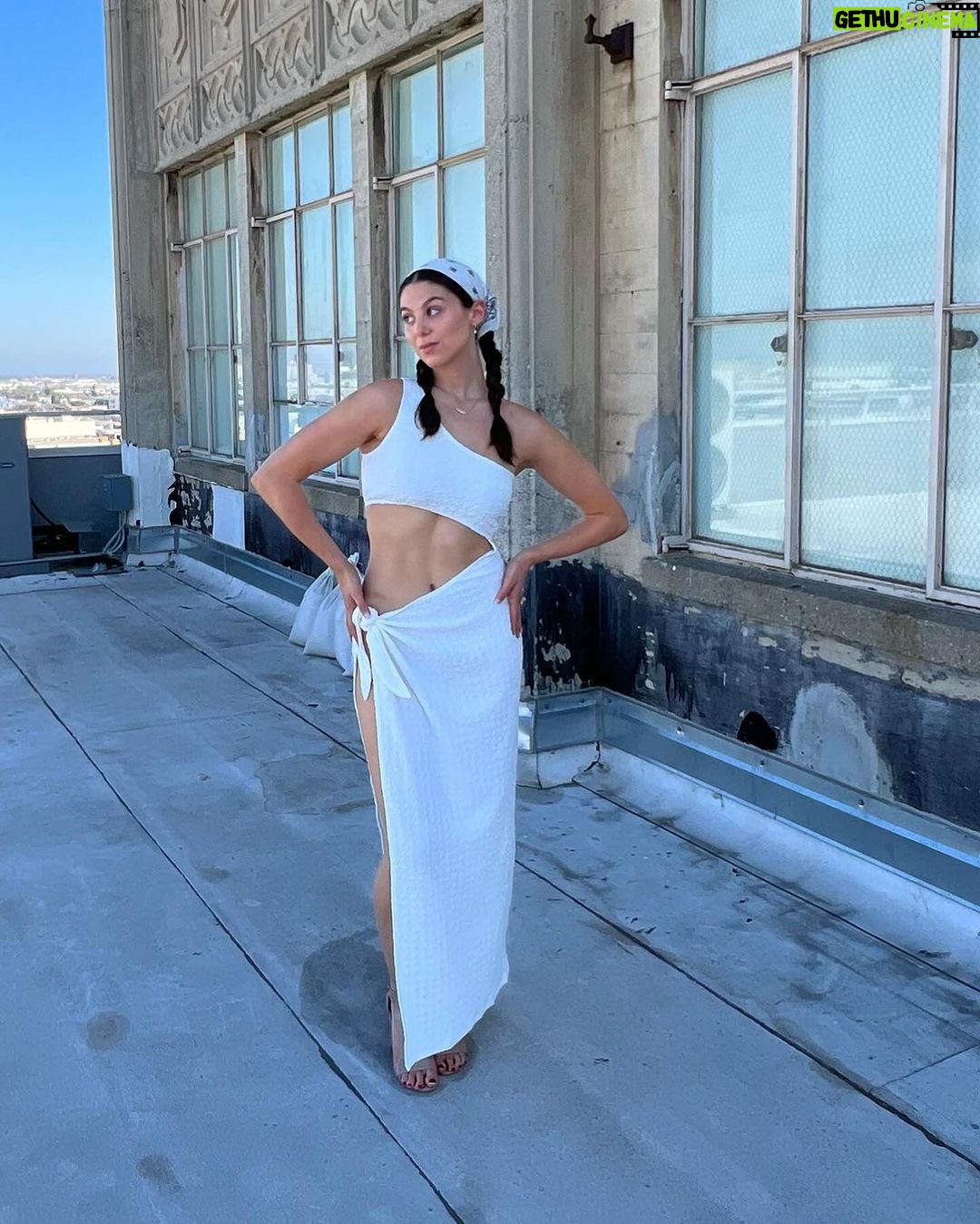 Kira Kosarin Instagram - come on barbie, let’s go party!