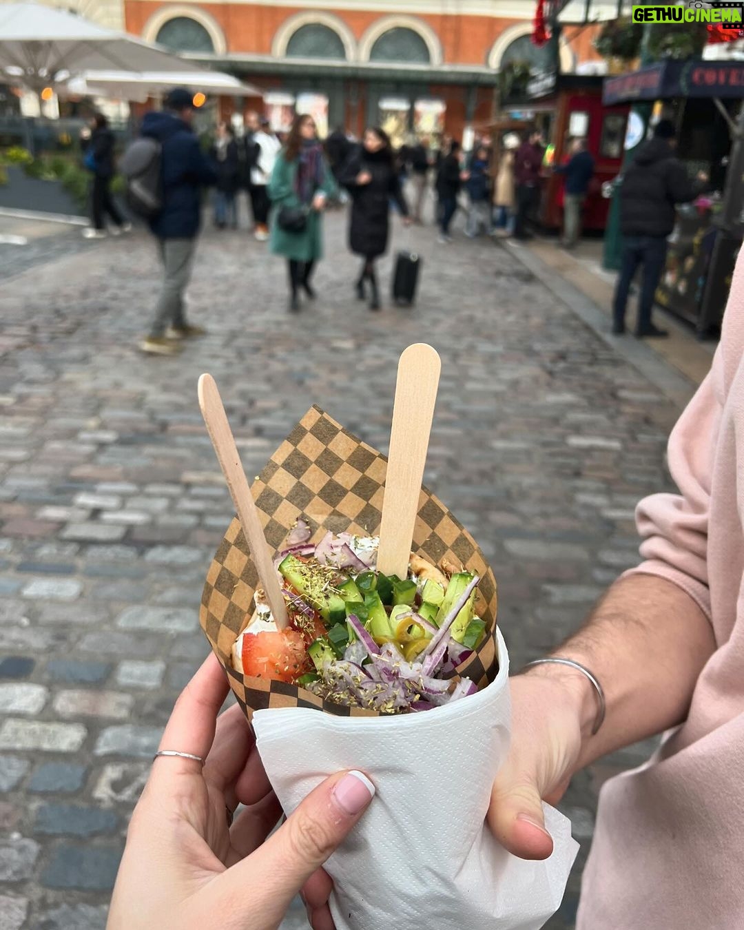 Kira Kosarin Instagram - mouse moments of a UK holiday 🇬🇧❤️ United Kingdom