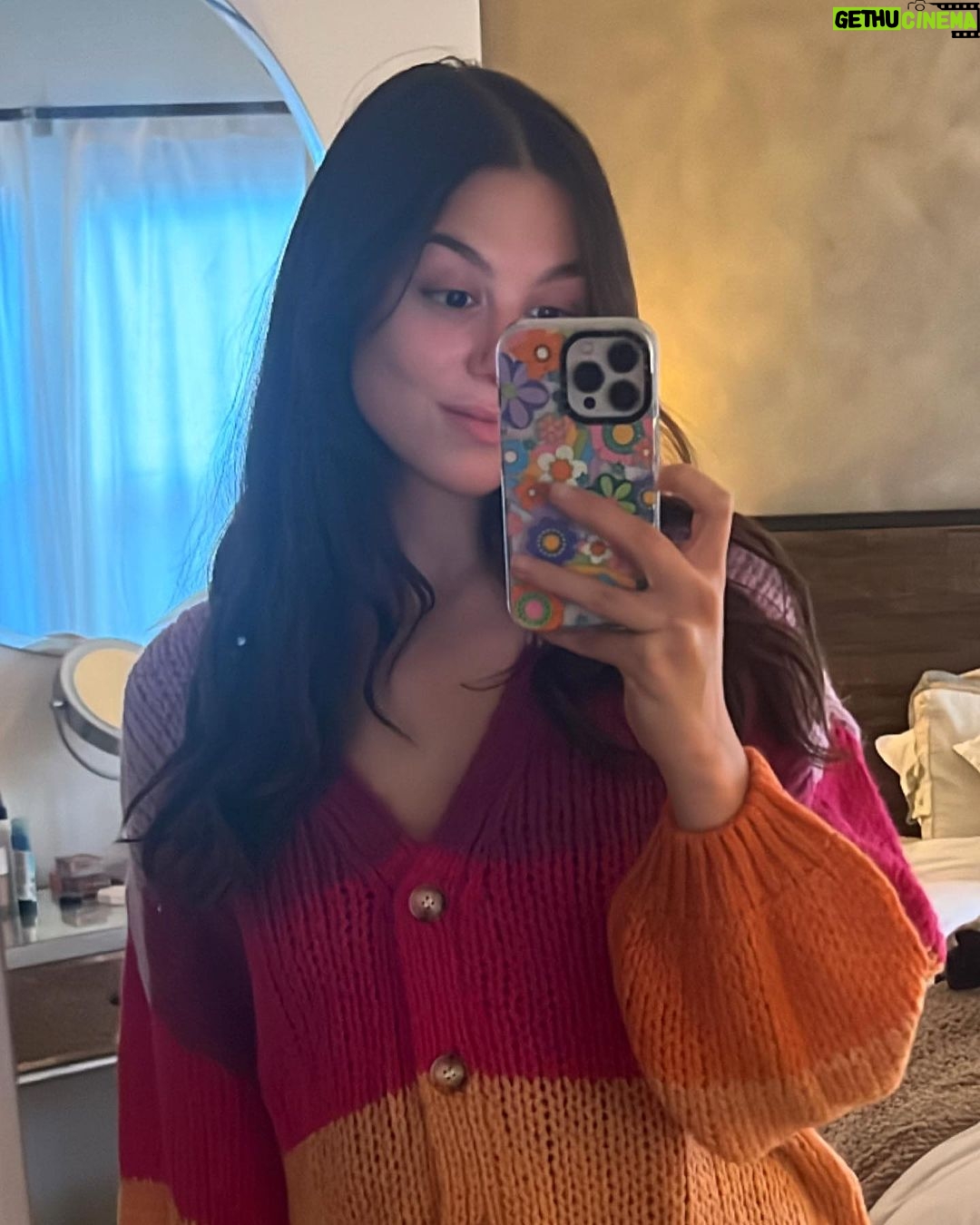 Kira Kosarin Instagram - cookbooks, good friends, golden hours, yarn ends, fresh face, jewelry plates, large fries, chocolate shake!