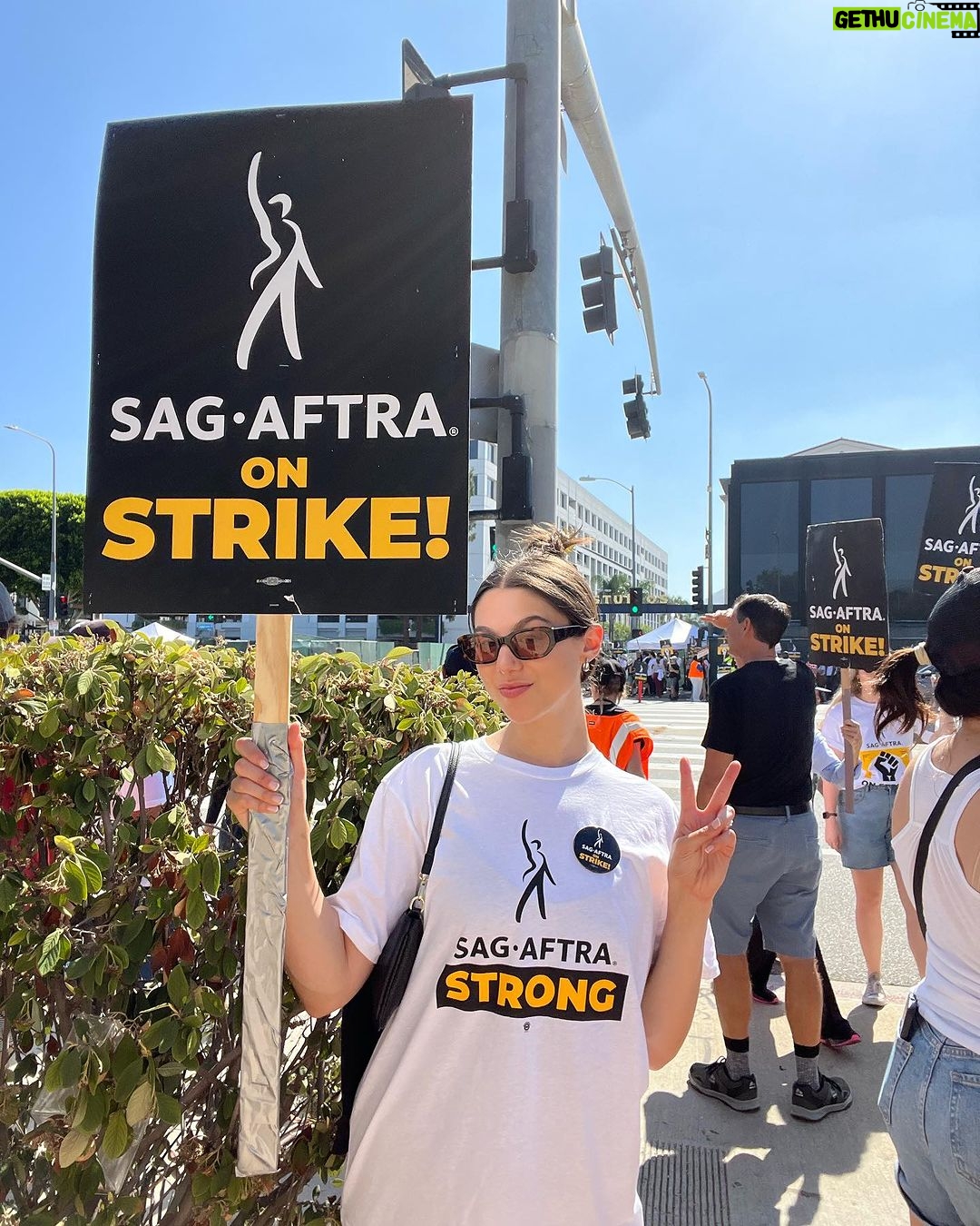 Kira Kosarin Instagram - look what happens when you piss off theater kids! #SAGAFTRAstrong #onstrike The Picket Line