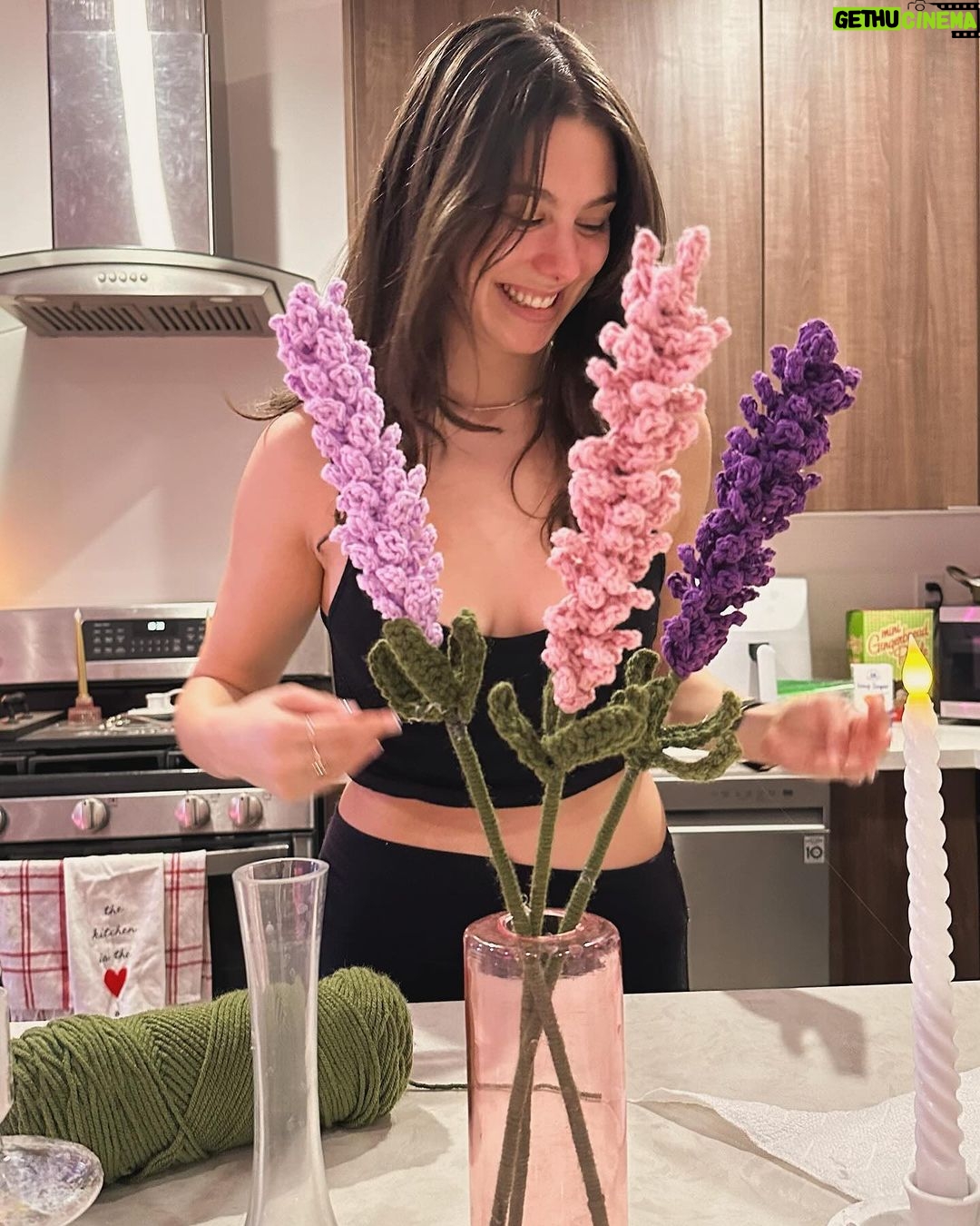Kira Kosarin Instagram - neon workouts & making lavender bouquets for all my friends era πΈπ©°π¦π§πΌββοΈπͺ