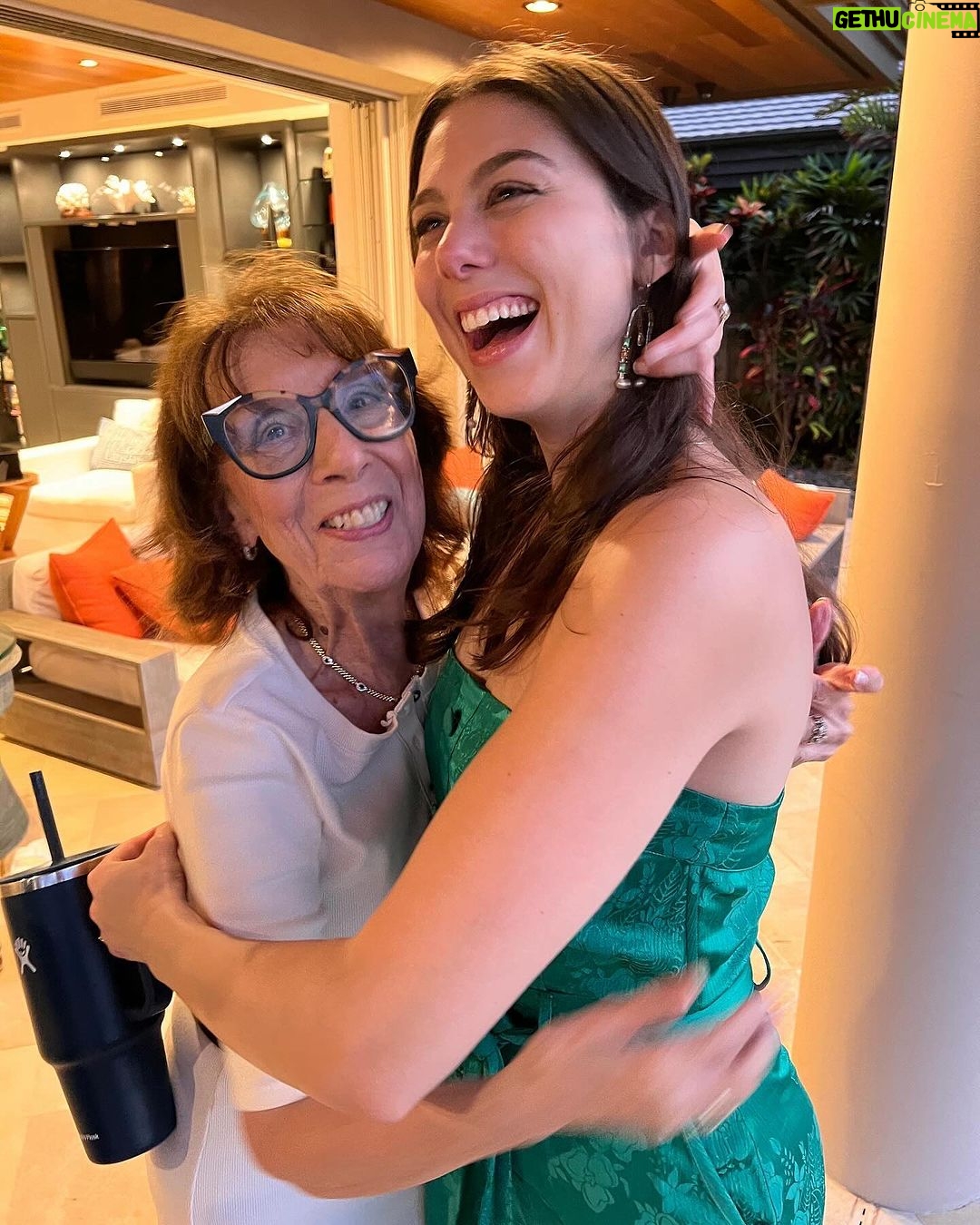 Kira Kosarin Instagram - t h a n k Hawaii