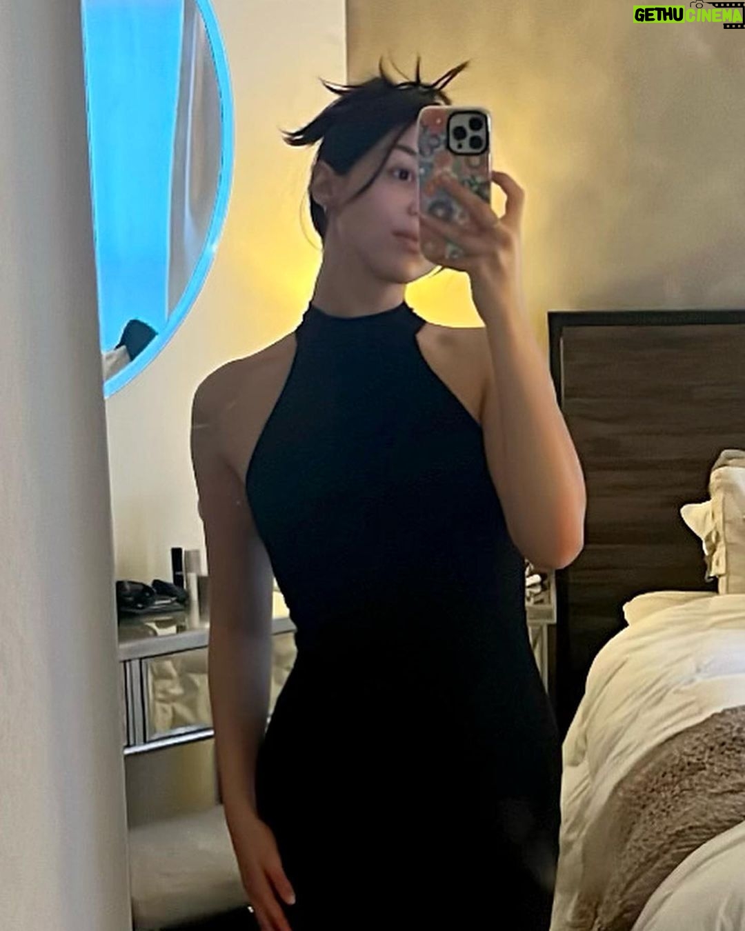 Kira Kosarin Instagram - cookbooks, good friends, golden hours, yarn ends, fresh face, jewelry plates, large fries, chocolate shake!