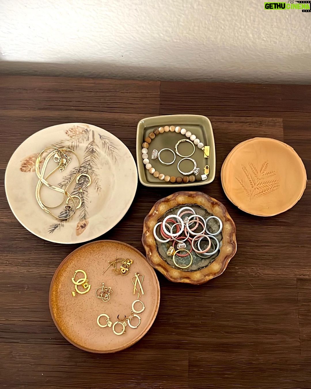 Kira Kosarin Instagram - cookbooks, good friends, golden hours, yarn ends, fresh face, jewelry plates, large fries, chocolate shake!