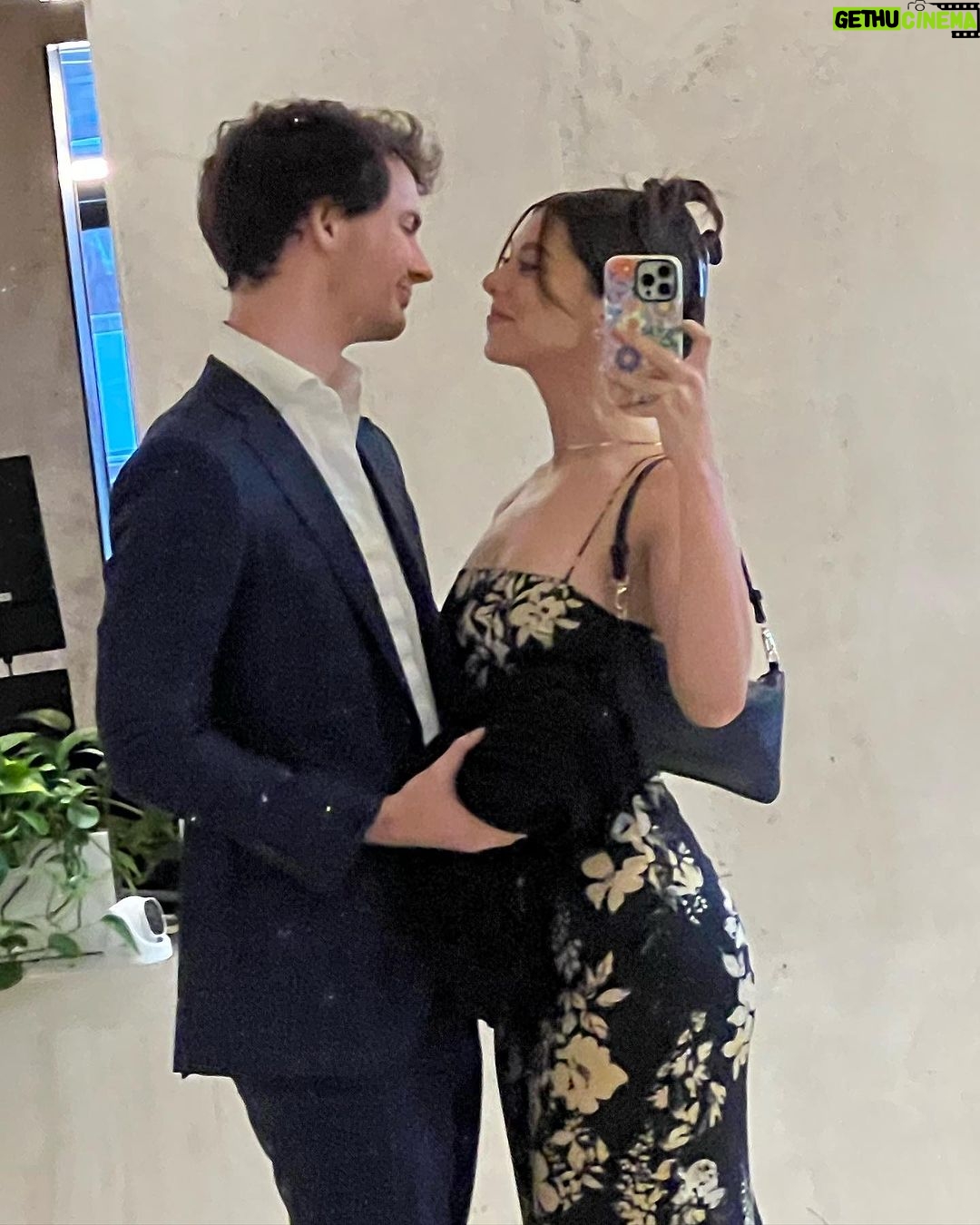 Kira Kosarin Instagram - wedding bday combo <3 cuddles w grandparents, dances with cousins, and carrying on my parents’ torch of performing at weddings with my fiancé 💞💞💞 San Francisco, CA