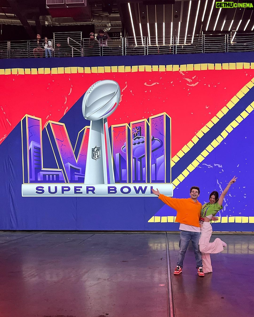 Kira Kosarin Instagram - reporting live from Las Vegas for #SuperbowlLVIII #SBOpeningNight w @nickelodeon & @cbstv 🫡🏈💚 Allegiant Stadium