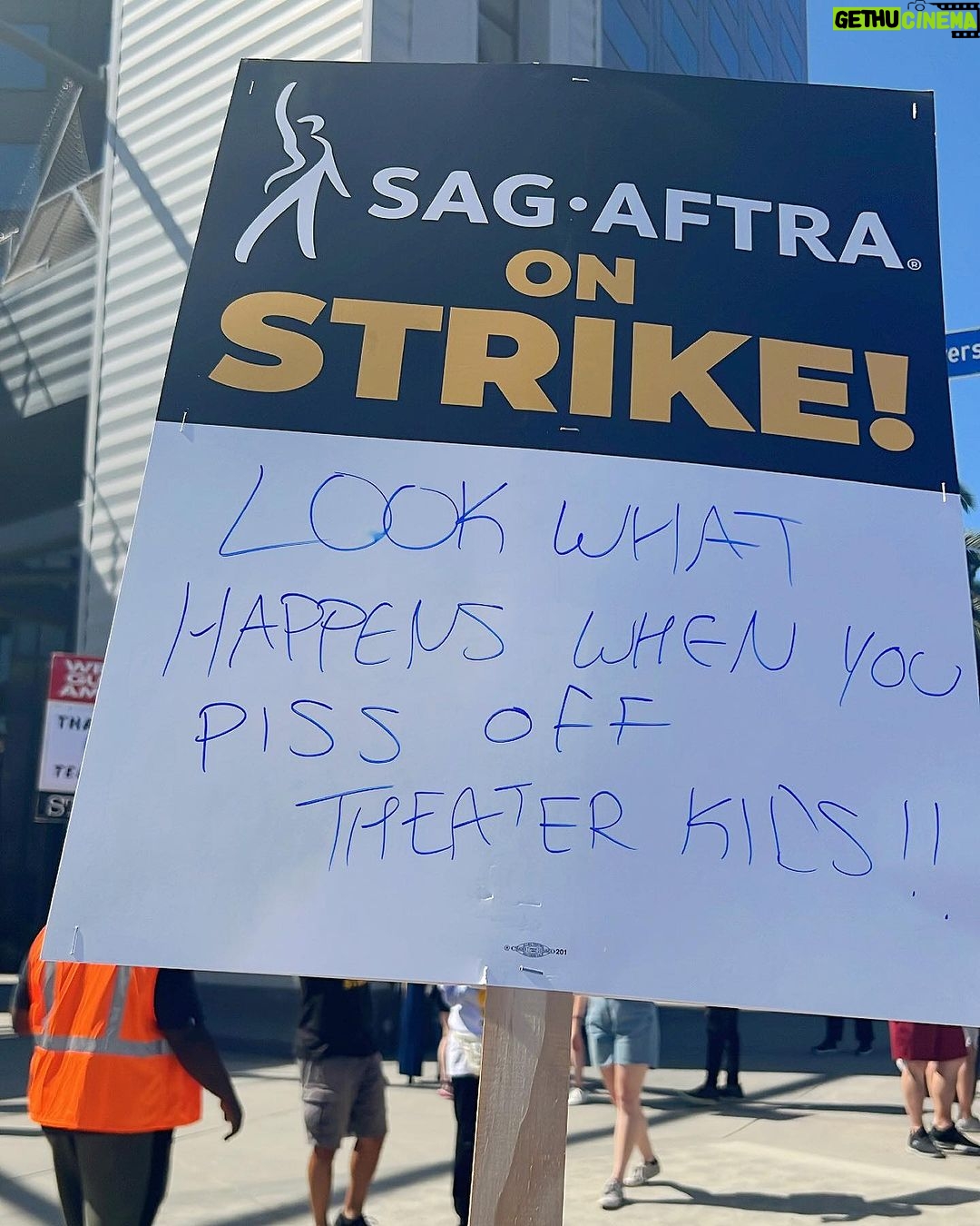 Kira Kosarin Instagram - look what happens when you piss off theater kids! #SAGAFTRAstrong #onstrike The Picket Line