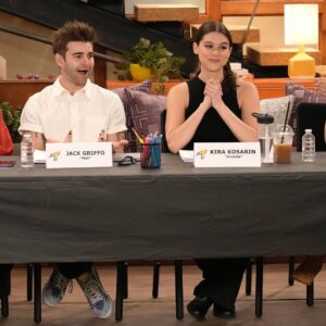 Kira Kosarin Instagram - Thundermans Return now streaming on @paramountplus 💙⚡️

1) mountain top sisters 
2) last looks
3) 🍎🌳
4) my badass stunt double 
5) table read
6) casual superhero behavior 
7) “remember that time”
8) big thundertwin energy
9) heading to the door to the living room set to see if for the first time on day 1. all the feels. 
10) 💙⚡️
