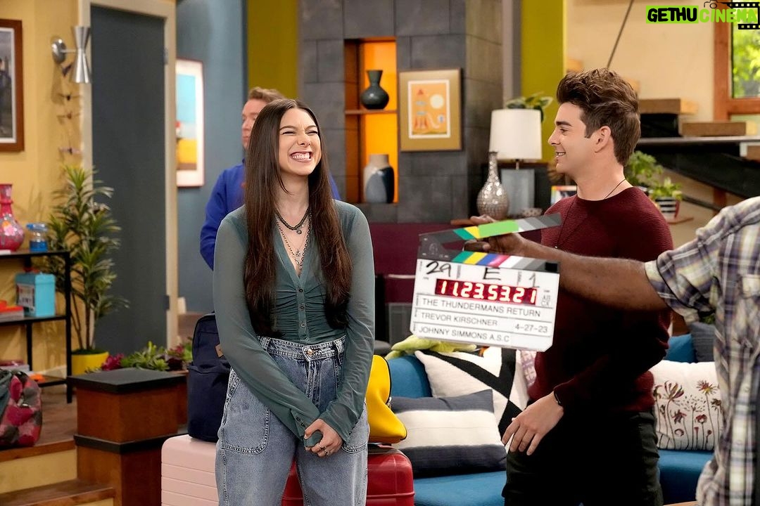 Kira Kosarin Instagram - Thundermans Return NOW STREAMING on @paramountplus. We hope you have as much fun watching as we did making it 💙⚡️ Streaming Now
