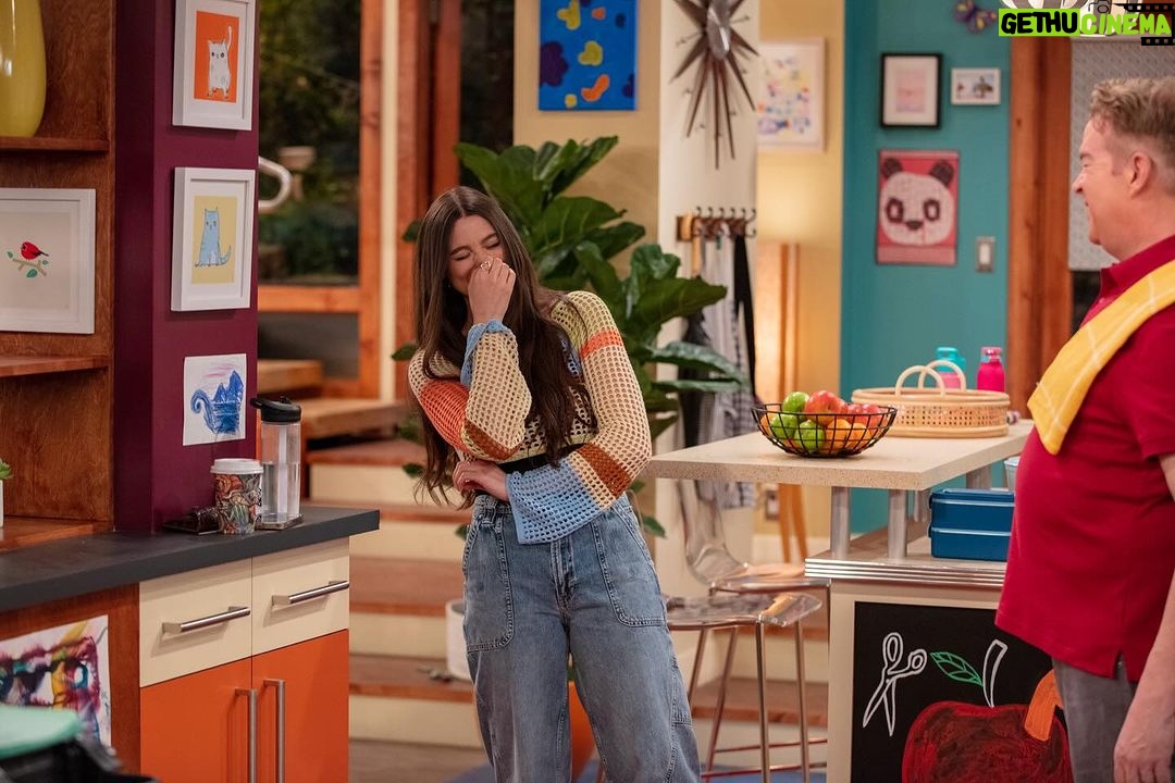 Kira Kosarin Instagram - Thundermans Return NOW STREAMING on @paramountplus. We hope you have as much fun watching as we did making it 💙⚡️ Streaming Now