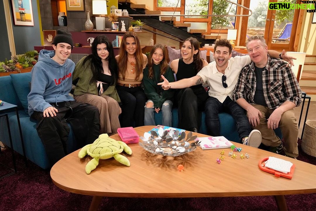 Kira Kosarin Instagram - Thundermans Return NOW STREAMING on @paramountplus. We hope you have as much fun watching as we did making it 💙⚡️ Streaming Now