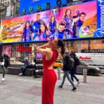 Kira Kosarin Instagram - 2 days of press, rain, billboards, and (mostly) blue outfits 💙 Thundermans Return tmrw ⚡️ New York City