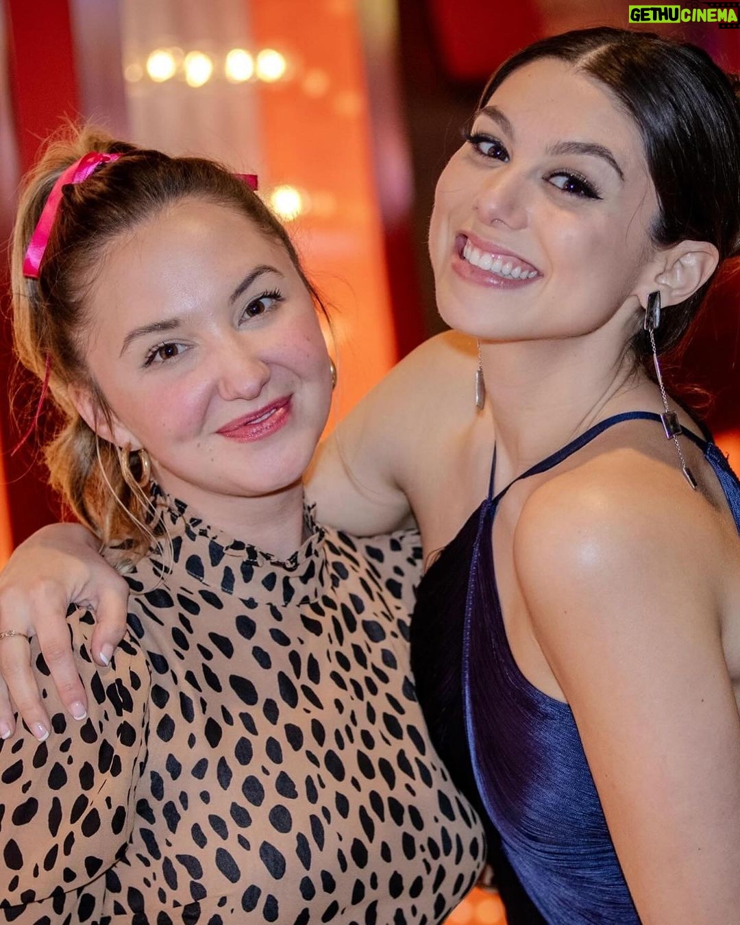 Kira Kosarin Instagram - a lil premiere to start the week 💙⚡️ TWO DAYS to Thundermans Return!