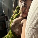Kiran Rathod Instagram - Mīru elā unnāru 🟢 మీరు ఎలా ఉన్నారు🔴 #reel#reels#kiraneathore#reelitfeelit#love#peace#happy#happiness#beauty#beautiful #travel #photooftheday #lookoftheday #photography #biggbosstelugu #biggbosstamil #biggbosstelugu7 #kiranrathod
