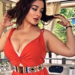 Kiran Rathod Instagram - Feeling fruity 🍊🥰🧡 #myfridayface #weekend #sun#sand#beach#travel#sky#skylovers #photo #photooftheday #picoftheday #lookoftheday #look#looks##beauty #beautiful #ootd#photography #orange #orangeisthenewblack #kiranrathod #bollywood #hollywood # Goa