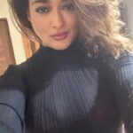 Kiran Rathod Instagram - Hellooo beautiful people #weekend #love #peace #happy #happiness #fun #enjoy #aunday #beauty #beautiful #kiranrathod #kiranrathore #bollywood #hollywood #travel #travelphotography #travelgram #photoshoot #photo #manifestation #blessed 𝓘𝓷 𝓨𝓸𝓾𝓻 𝓗𝓮𝓪𝓻𝓽