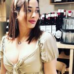 Kiran Rathod Instagram - It's fun without the sin 👀 #teatotler #style #happy #photo #life #nature #insta #cute #viral #likesforlike #music #travel #memes #explorepage #liker #girl #explore #selfie #india #beauty #k #lfl #trending #likeback #following #loveyourself #lifestyle #kiranrathod #photoshoot #photographer Olive Bar, Bandra, Mumbai