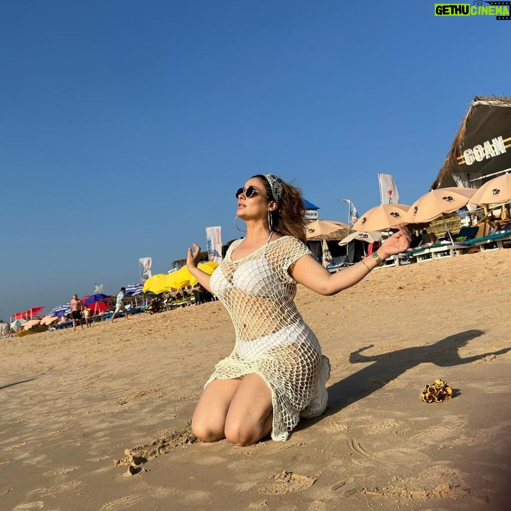 Kiran Rathod Instagram - The beach is calling and I must go.……. 🌈🕶️👙 #beach #sun #sand #sea #bikini #bikinilovers #travel #travelphotography #travelgram #photooftheday #photo #look #picture #pics #images #lookoftheday #beauty #beautiful #kiranrathod #kiranrathore #instadaily #instagood #instamood #love #peace #happy #happiness #kiki #goa #goadiaries