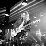Kirk Hammett Instagram - A @rosshalfin photo for a #fbf ⚡️📸⚡️ 🎸 ⚡️