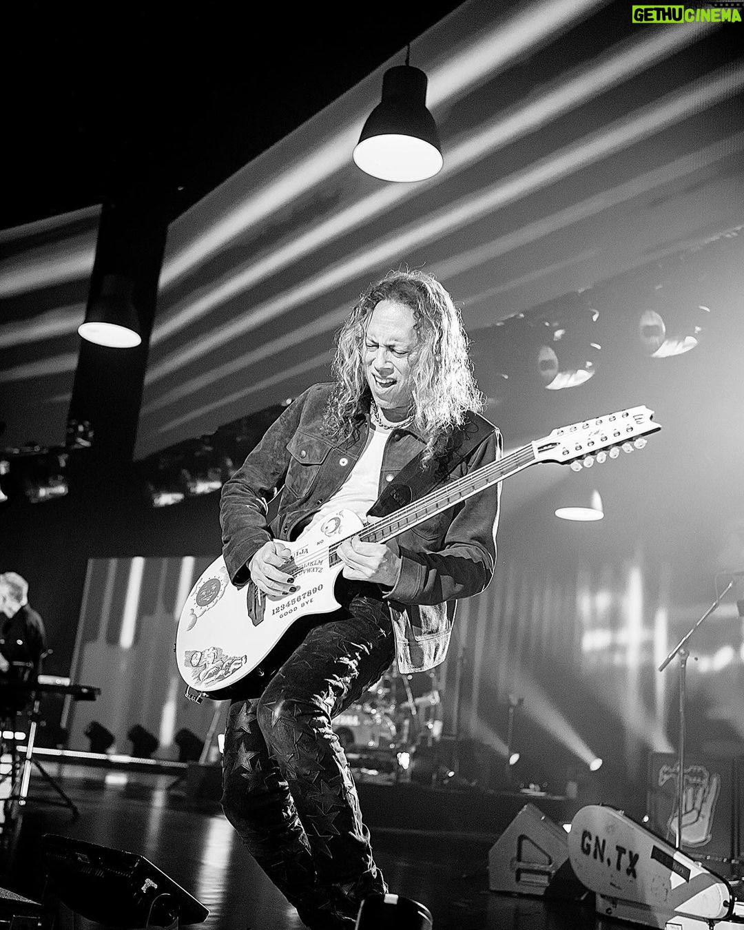 Kirk Hammett Instagram - A @rosshalfin photo for a #fbf ⚡️📸⚡️ 🎸 ⚡️