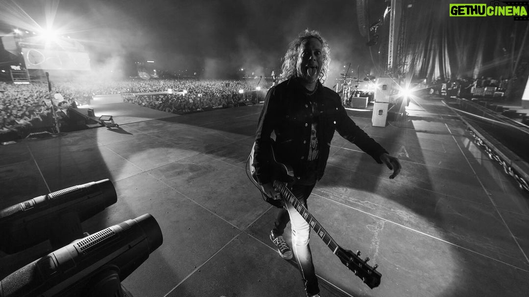 Kirk Hammett Instagram - …that kinda mood ⚡️🤟 photo📸by @brettmurrayphotography @metallica