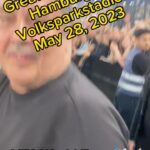 Kirk Hammett Instagram – Having some stage side fun 🤘 Thank you Hamburg !! ⚡️🎸⚡️ #M72Hamburg @metallica 🙌  #kirkspicks 😆